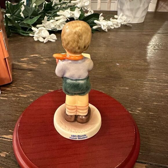 Hummel Goebel Y2K “Honor Student” Boy Figurine Vintage Circa 2000 NEW - Picture 4 of 8